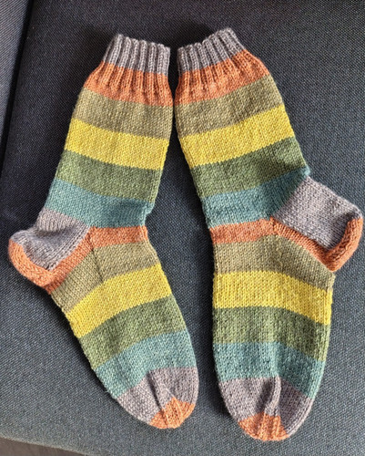 Handgestrickte socken aus - handgestrickte,